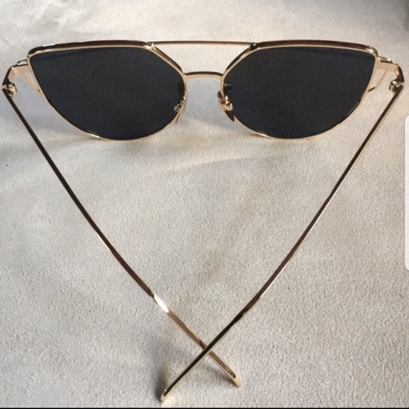 Silver MirroreCat Eye Sunglasses - Picture 4 of 5